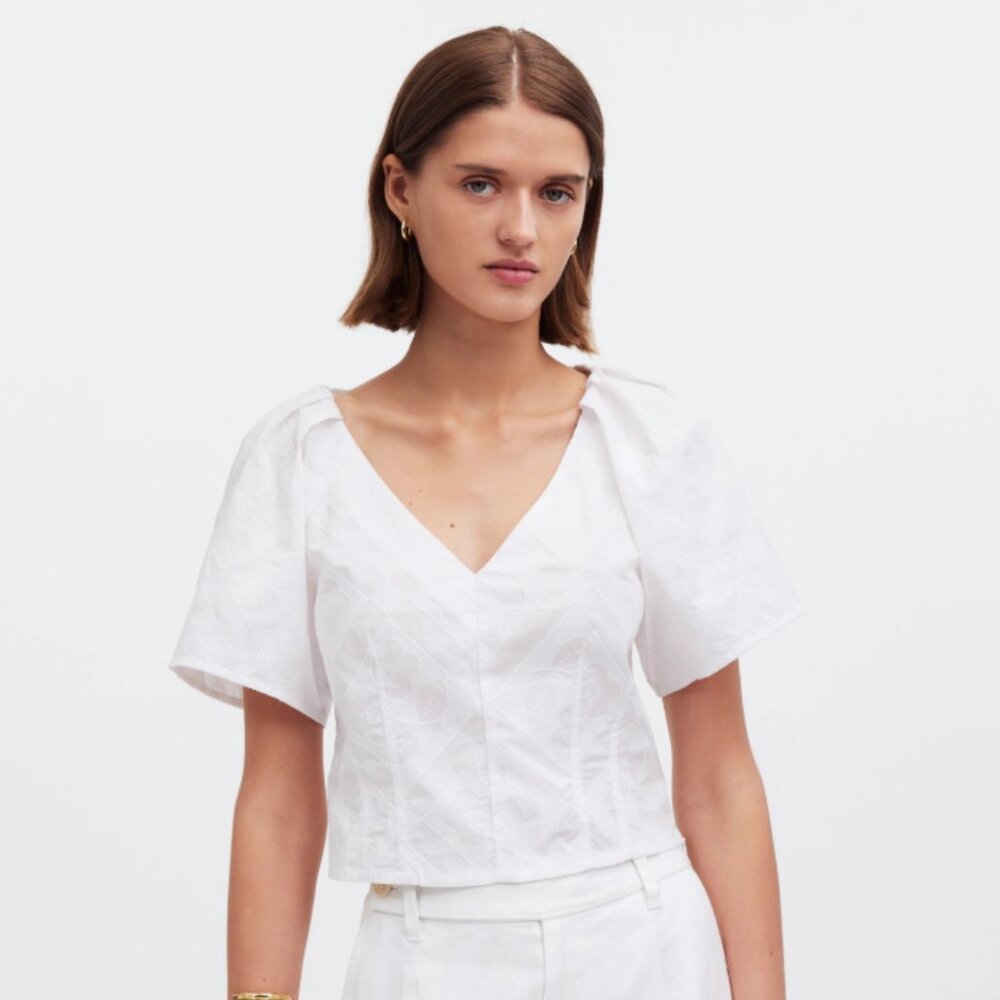 MADEWELL Darted V-Neck Crop Top in White Floral | Size 6 | Short Puff Sleeves